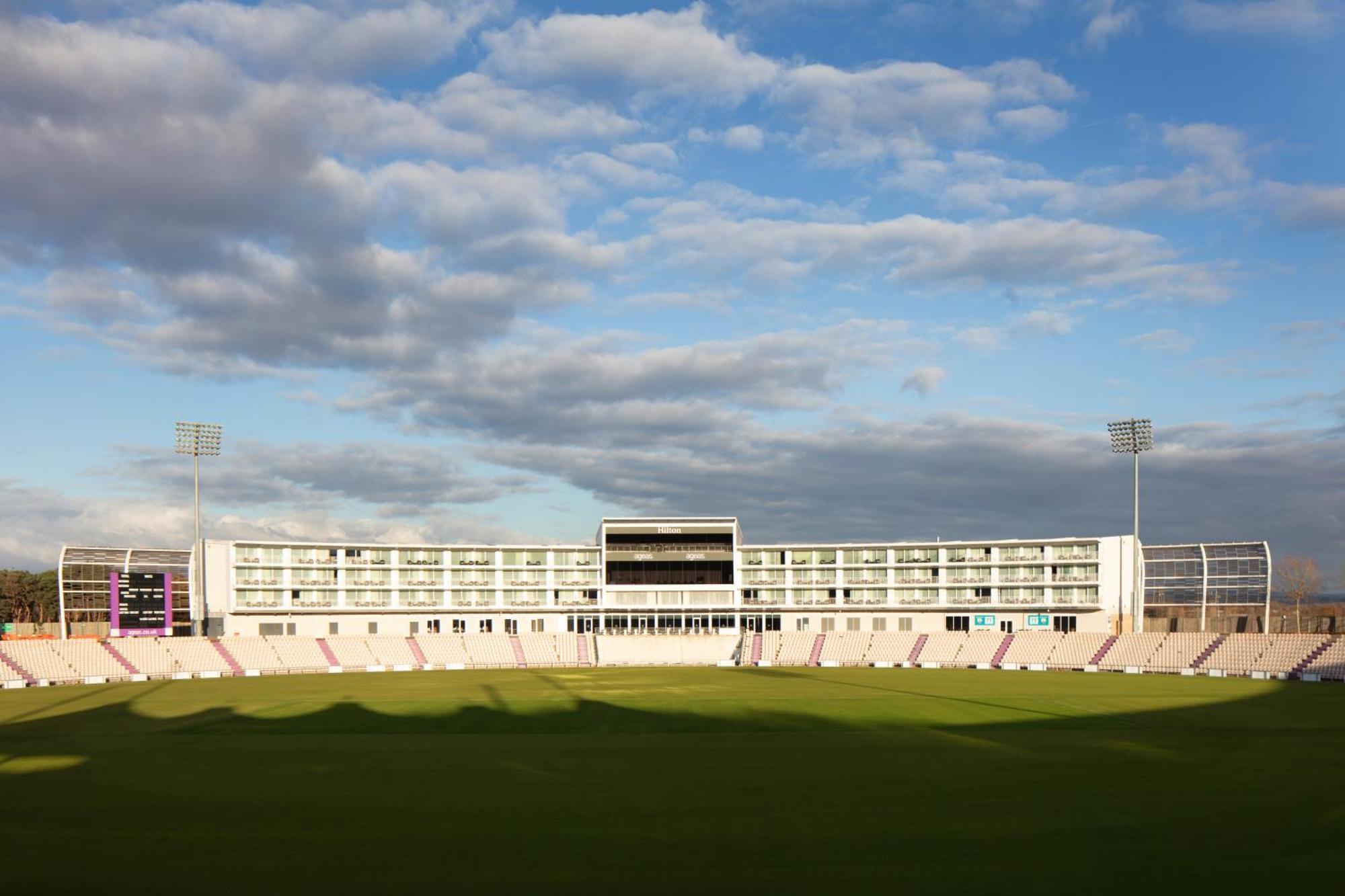 Hilton Southampton - Utilita Bowl Hotel Exterior photo